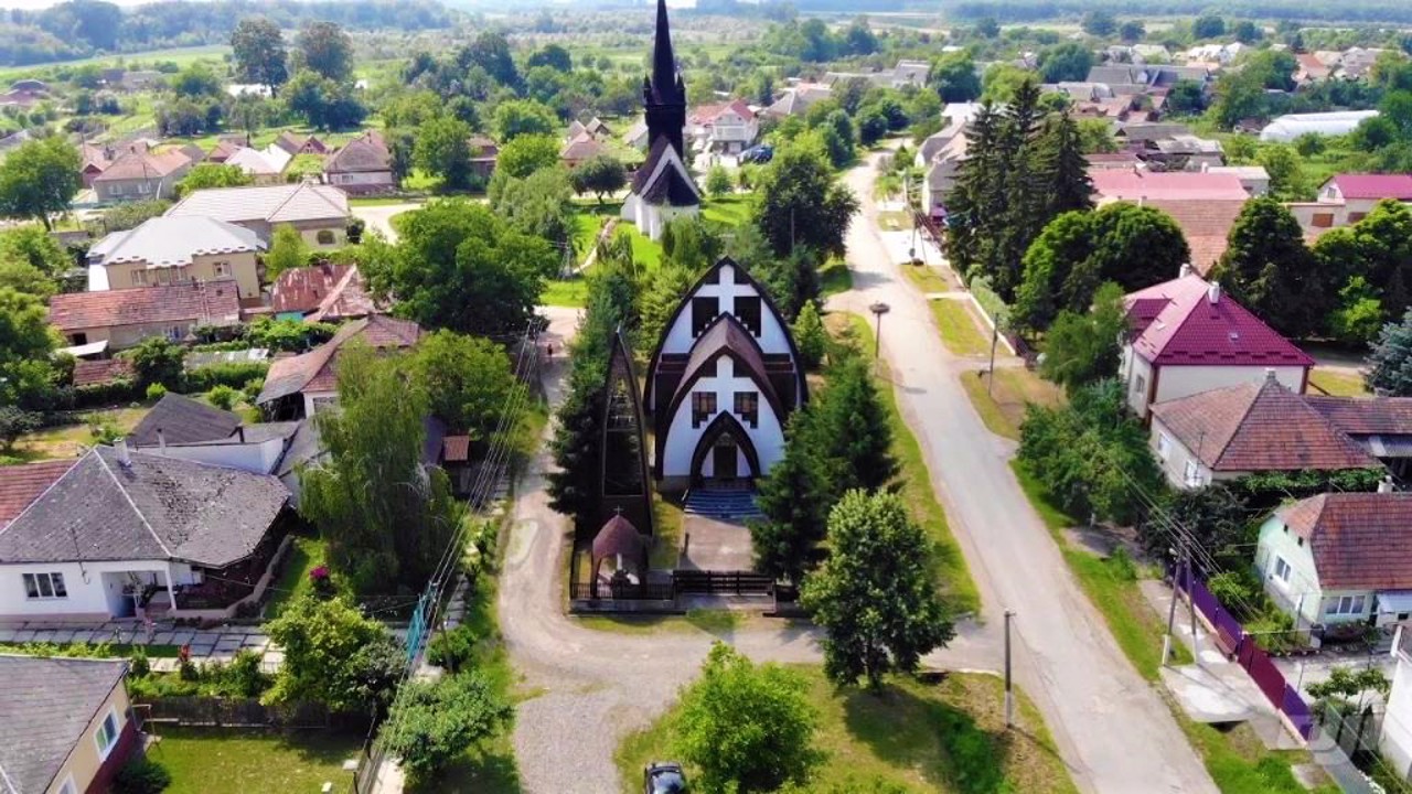 Chetfalva village