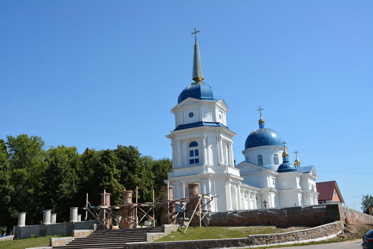 Село Гостролуччя