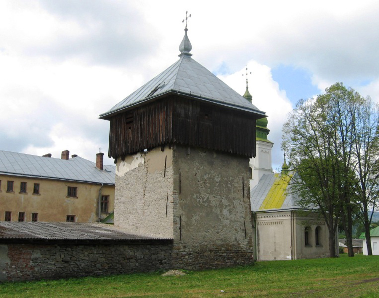 Лаврівський монастир Святого Онуфрія, Лаврів