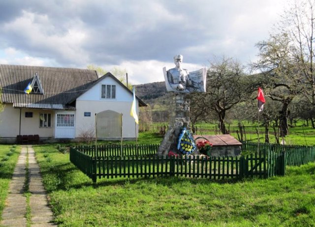 Пам'ятник сотнику УПА Дмитру Негричу “Морозу”, Вижній Березів