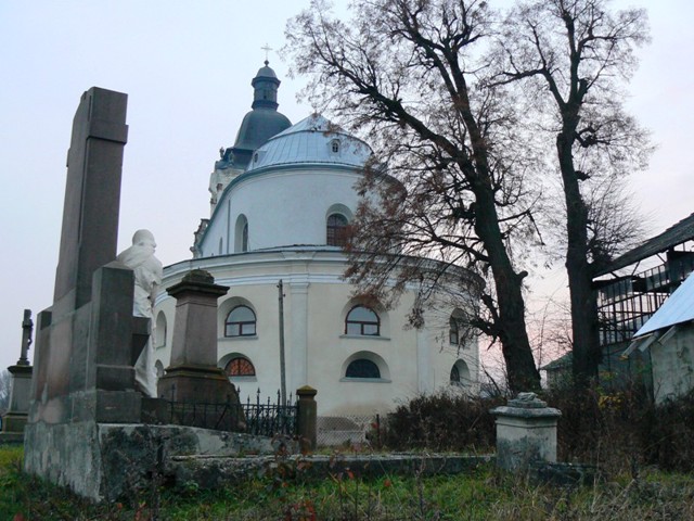 Костел Пресвятої Трійці, Микулинці