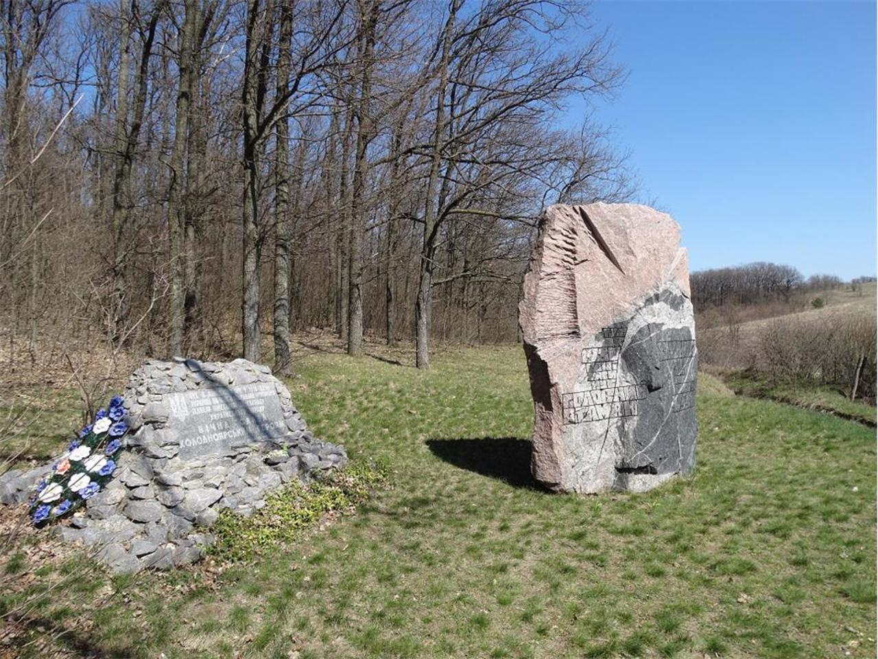Памятник Василию Чучупаке, Мельники