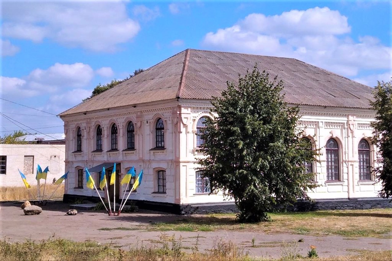 Историко-краеведческий музей села Паволочь (Синагога)