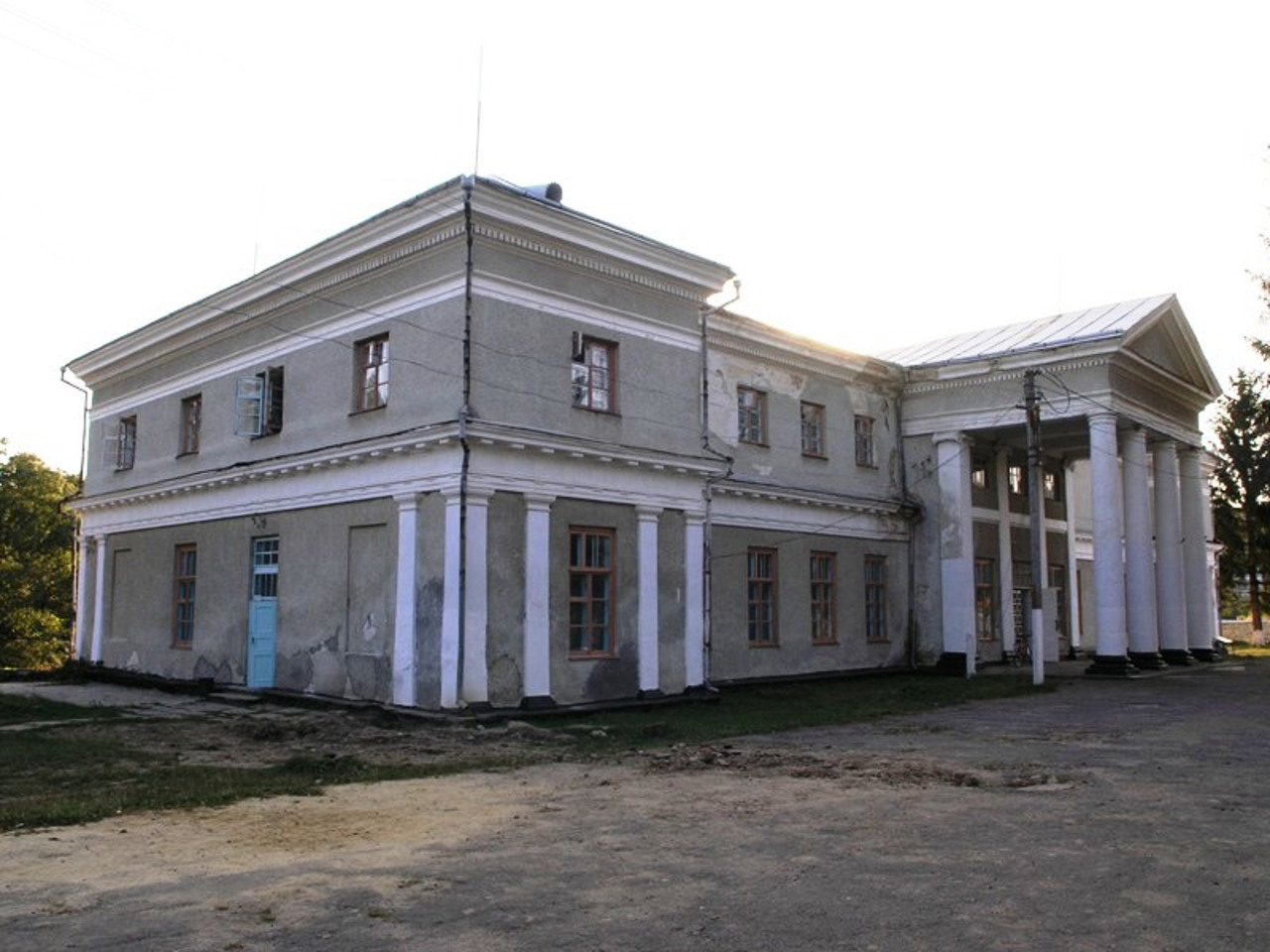 Палац Комарів, Муровані Курилівці