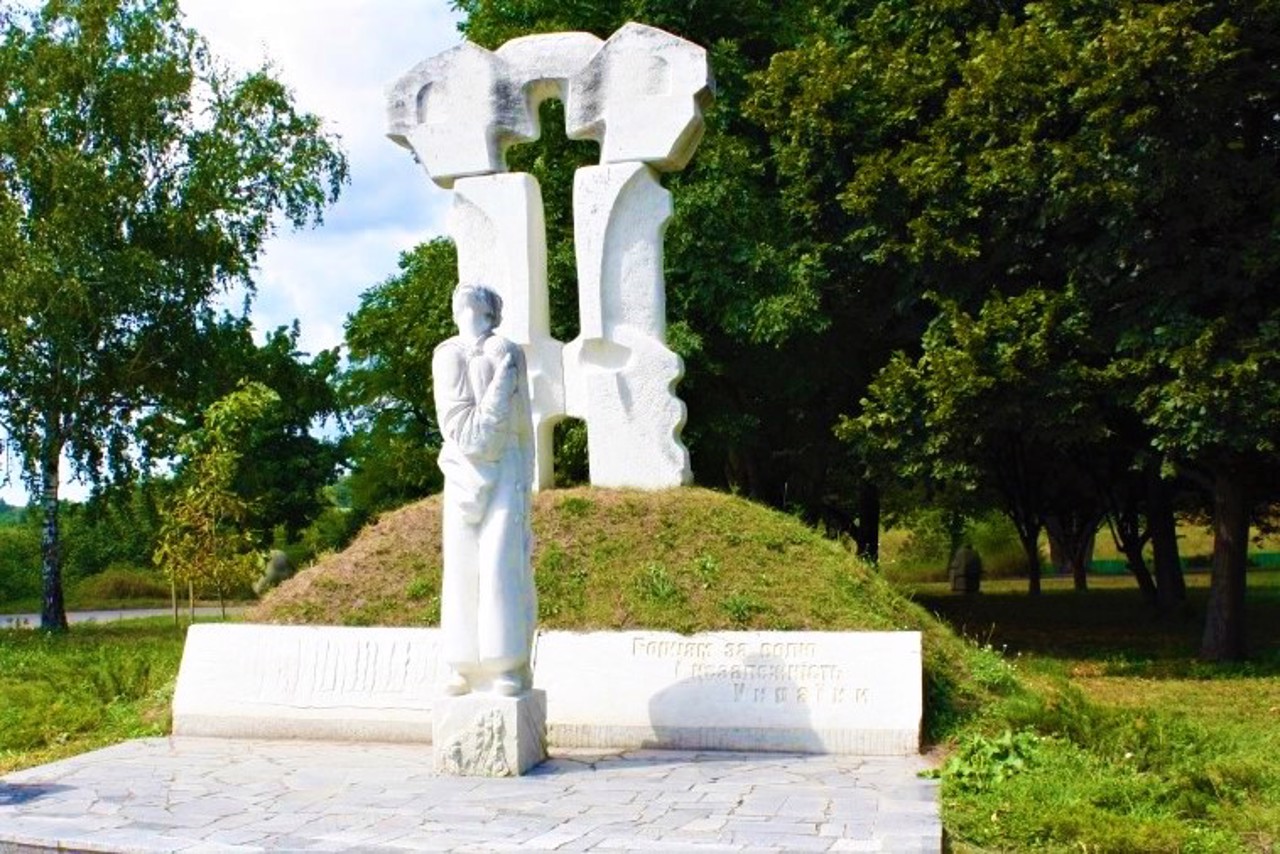 Fighters for Freedom and Independence of Ukraine Monument, Chernihiv