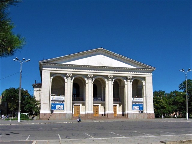Академічний музично-драматичний театр імені Миколи Куліша, Херсон