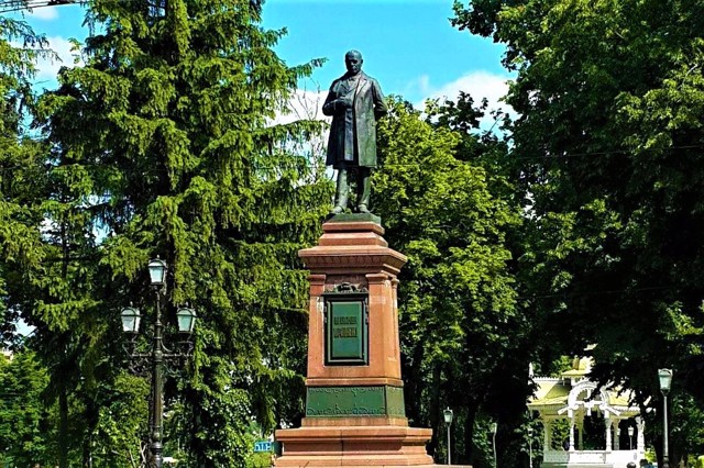 Пам'ятник Іванові Харитоненку, Суми