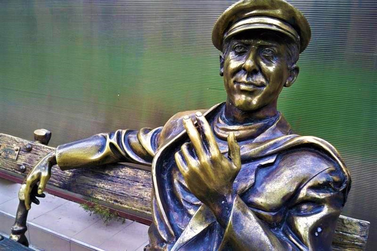 Памятник героям 12 стульев, Харьков