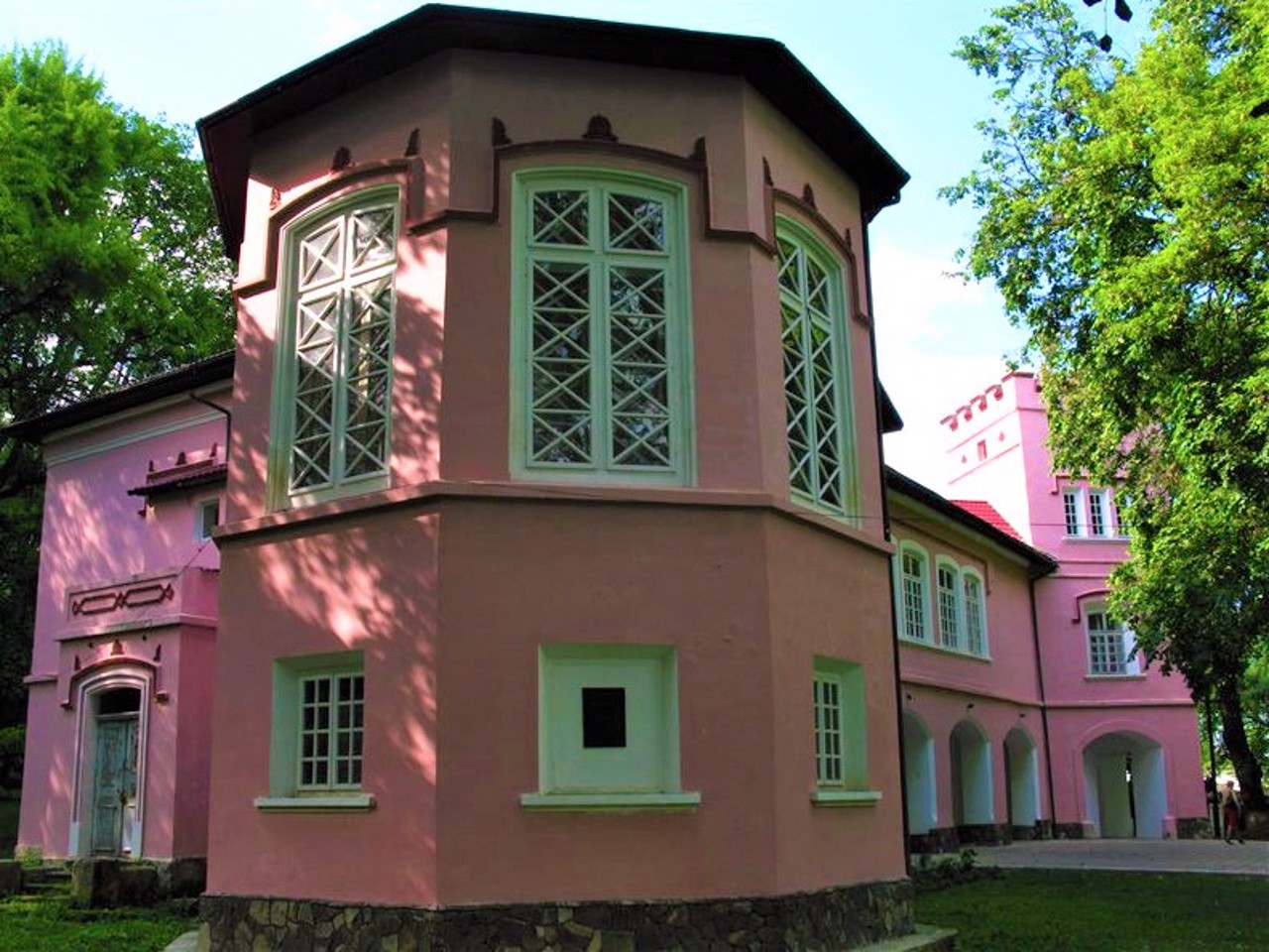 Палац де Зотте, Вікно