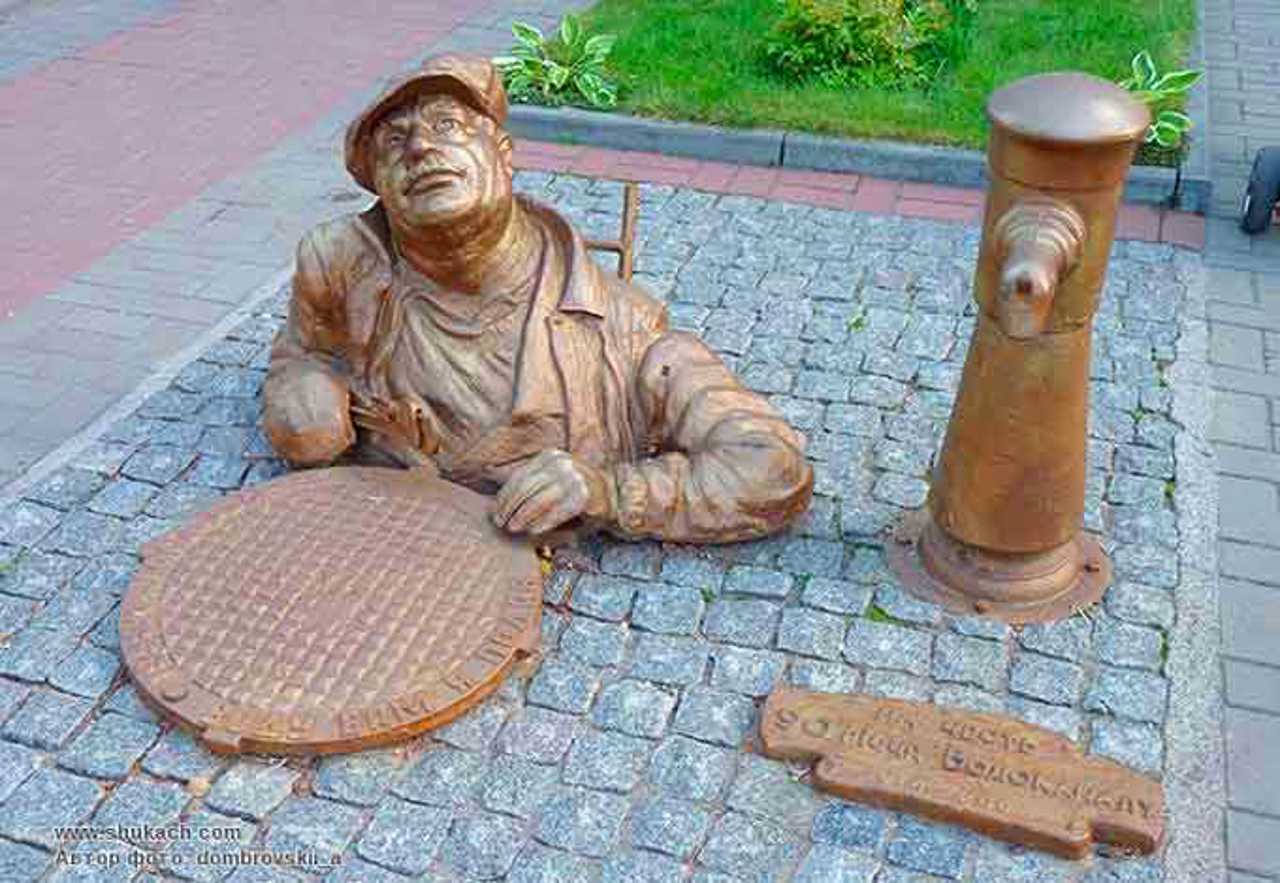 Памятник сантехнику дяде Васе, Черкассы