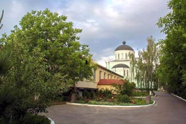 Немирівський Свято-Троїцький монастир, Немирів