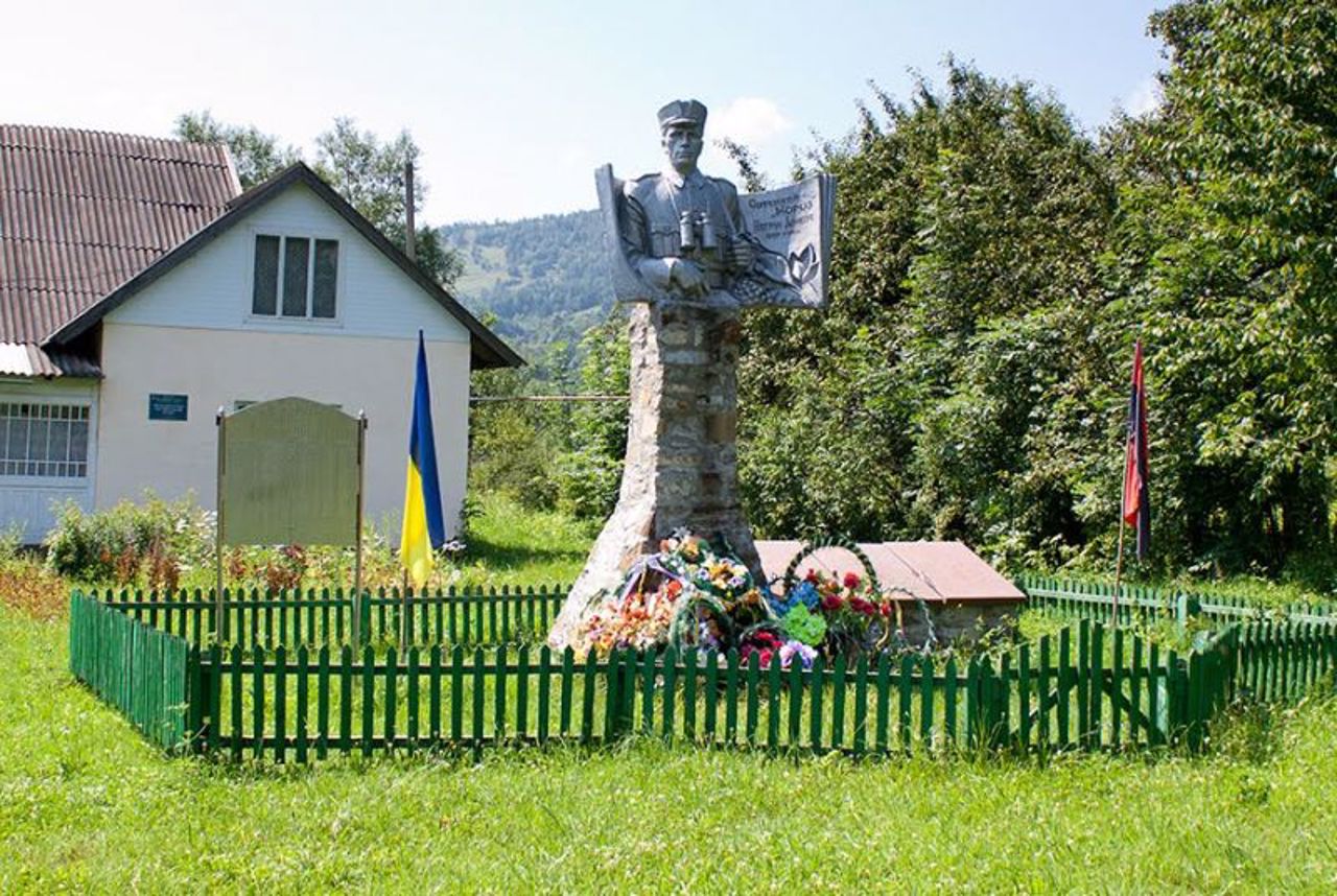 Пам'ятник сотнику УПА Дмитру Негричу “Морозу”, Вижній Березів