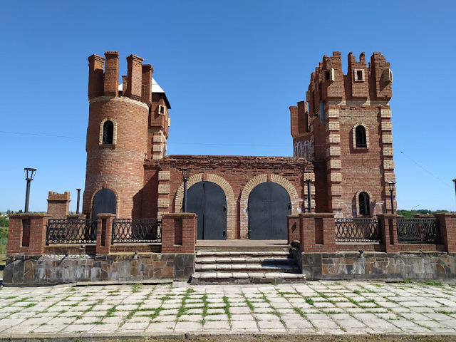 Old Castle, Manhush
