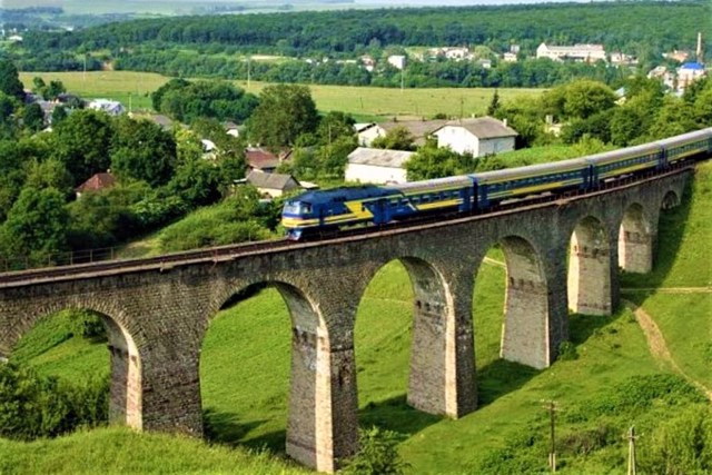 Плебанівський віадук, Плебанівка