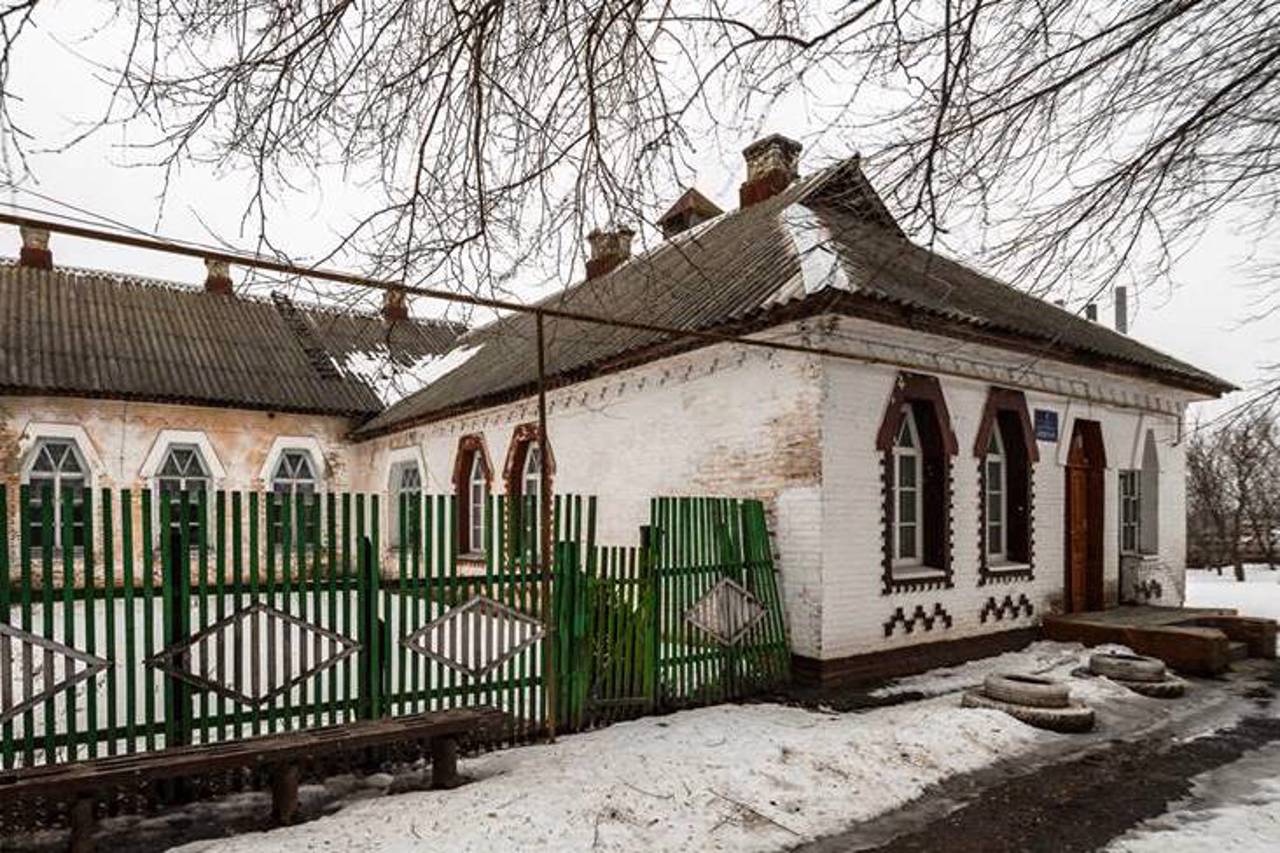 Zemska School, Chornukhy