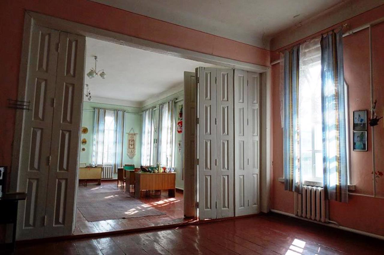 Zemska School, Chornukhy