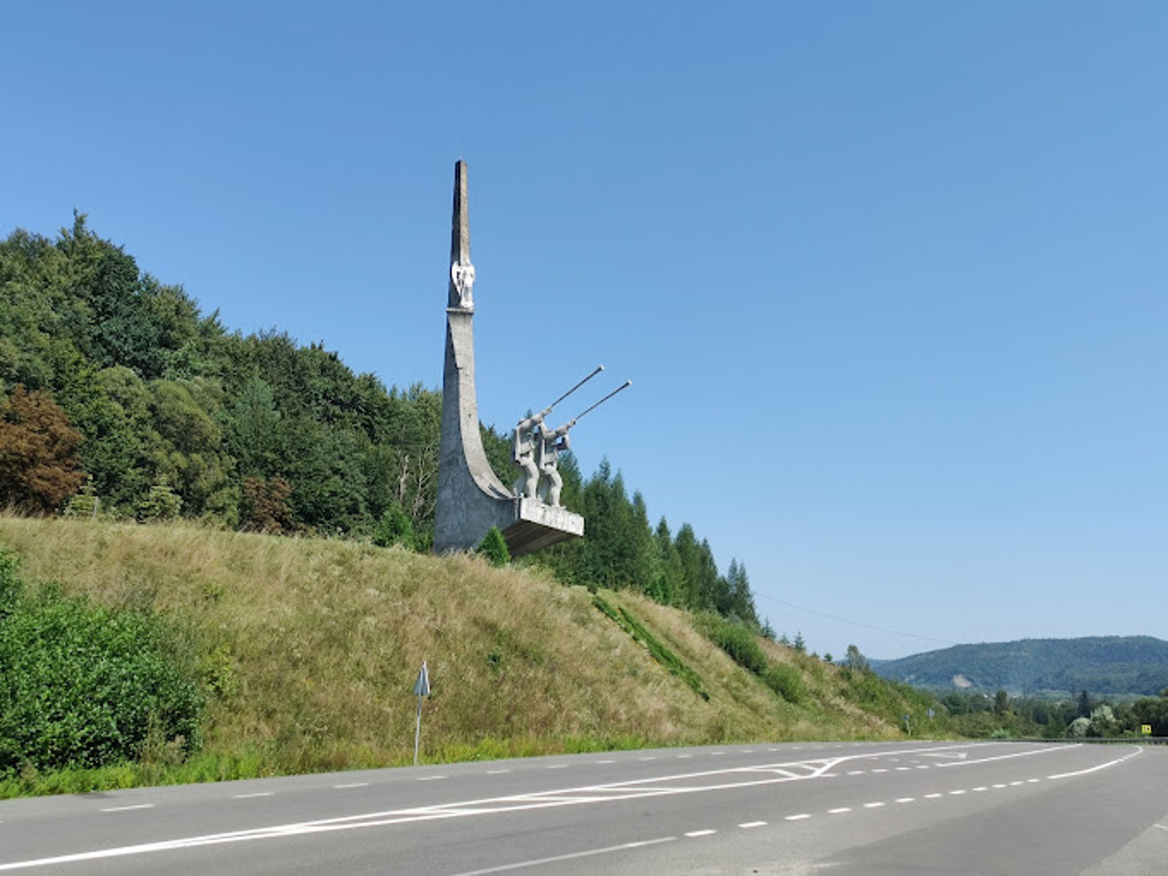 Boyko Trembitars Monument, Skole