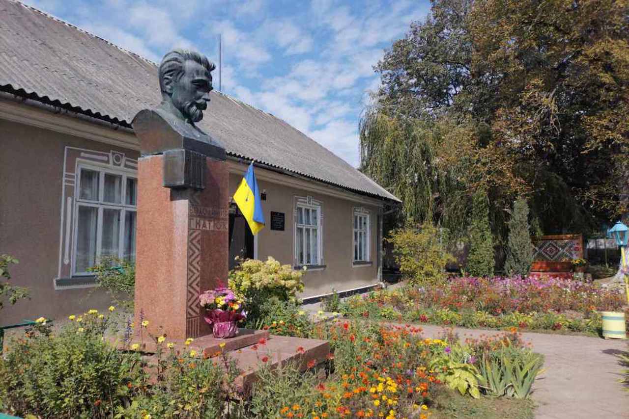 Музей Владимира Гнатюка, Велеснев