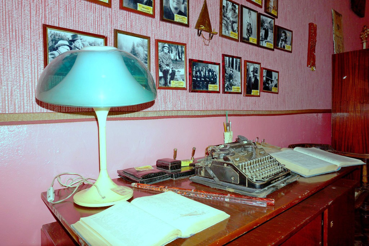 Borys Antonenko-Davydovych Museum, Okhtyrka