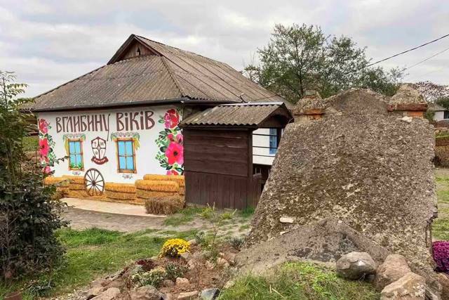 Музей гірських порід і мінералів, Печера