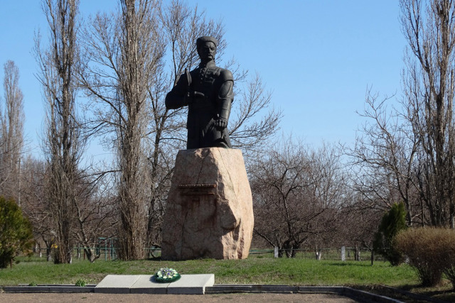 Памятник Максиму Железняку, Медведевка