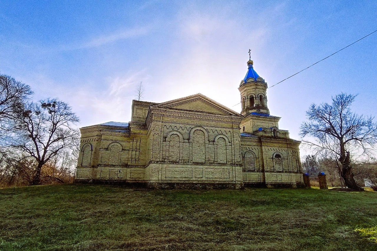 Свято-Покровська церква, Македони