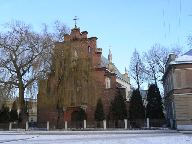 Костел Воздвиження Чесного Хреста, Городок