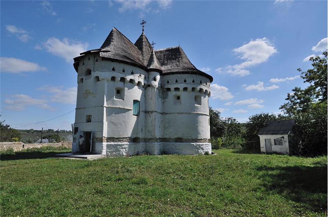 Покровська церква-фортеця, Сутківці