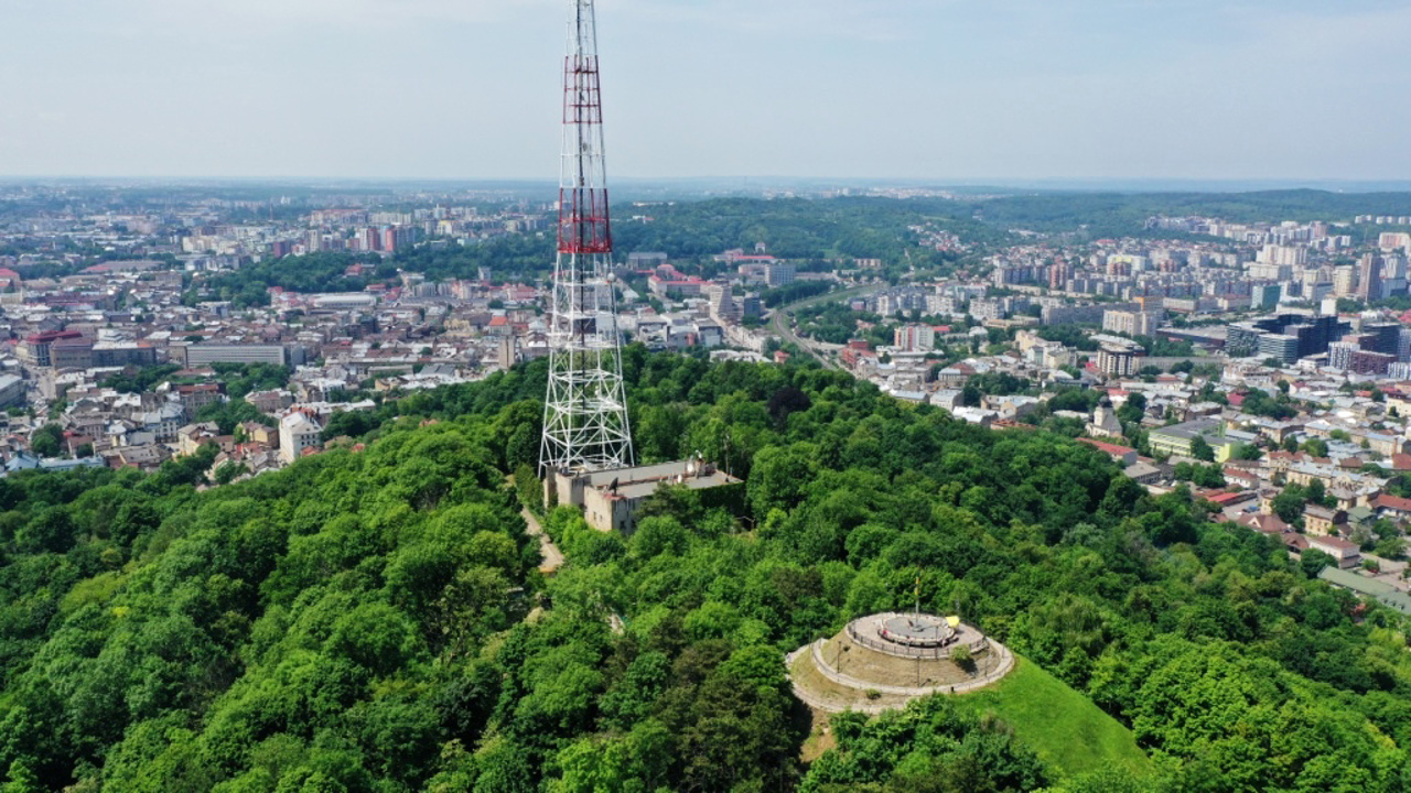 Оглядовий майданчик на Високому Замку реконструюють через загрозу зсувів