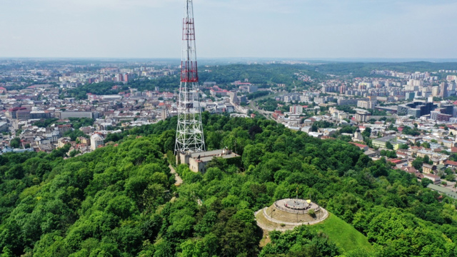 Оглядовий майданчик на Високому Замку реконструюють через загрозу зсувів