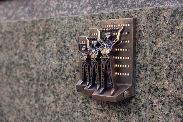 50-та ювілейна мініскульптура "Люди-опори" в Києві